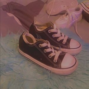 Black low top chucks